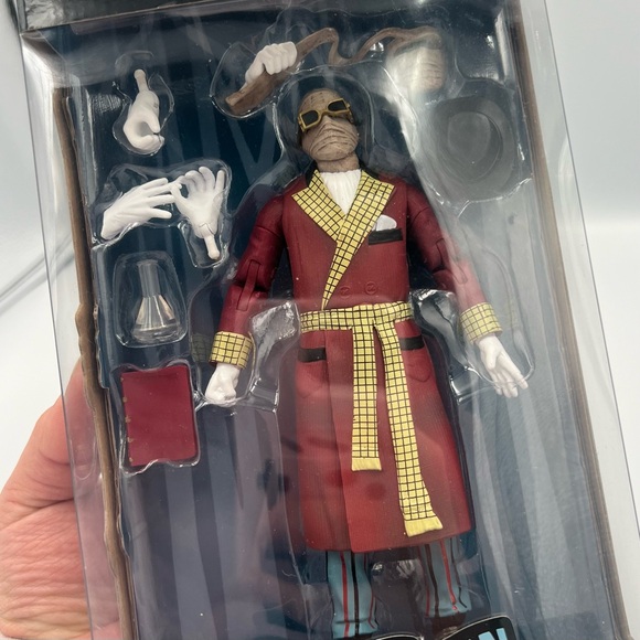 Jada Toys 6" Universal Monsters:  The Invisible Man Action Figure - Picture 2 of 7